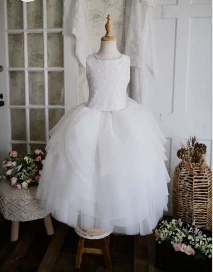 Christie Helene Couture Tabitha